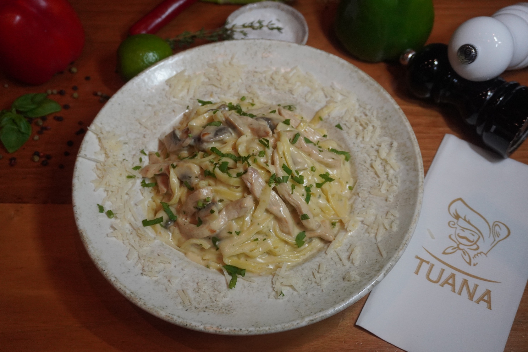 Tagliatelle met kip en champignons in roomsaus