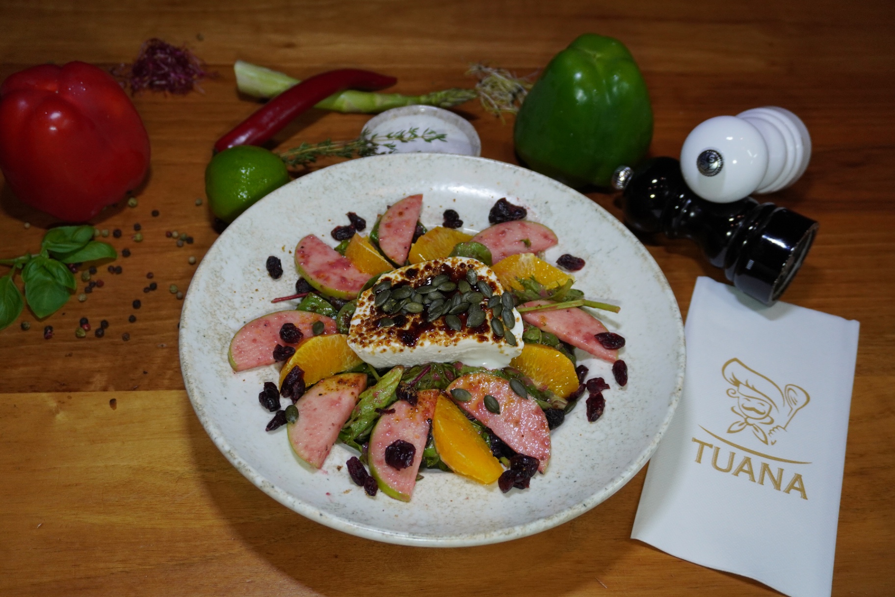 Geitenkaas salade met sinaasappel en pompoenpitten